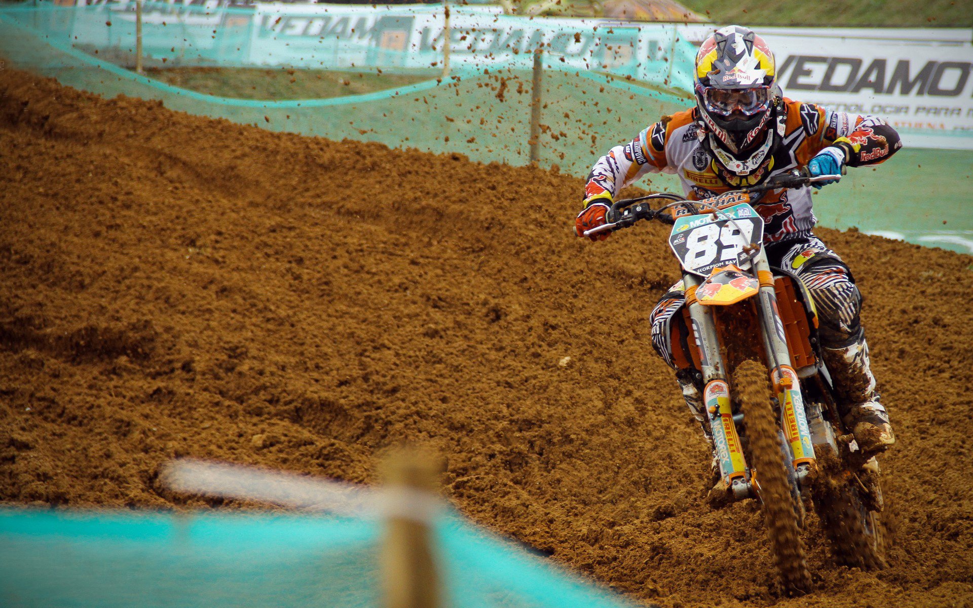 VAR再成主角，姆巴佩点球争议如何撕裂足球界？VAR争议风暴，姆巴佩的点球如何分裂足球世界？