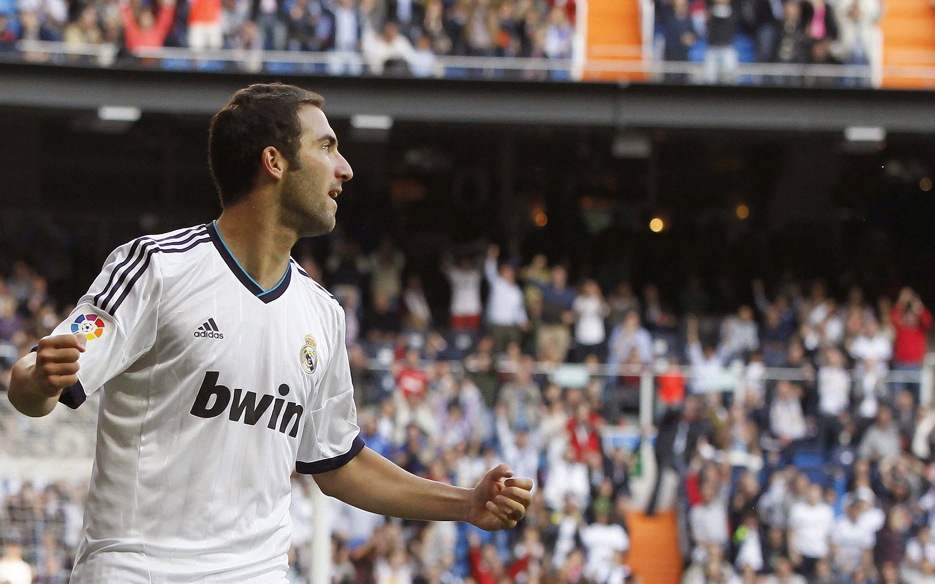 天神下凡！C罗帽子戏法刺穿千疮百孔的巴黎防线，天神下凡！C罗帽子戏法刺穿巴黎防线